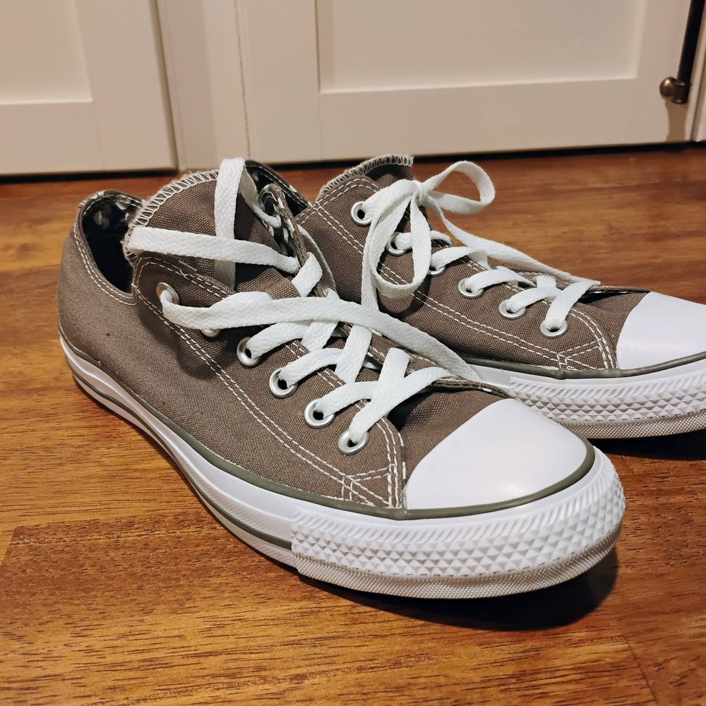 Converse Chuck Taylor Low Top Sneakers in Taupe